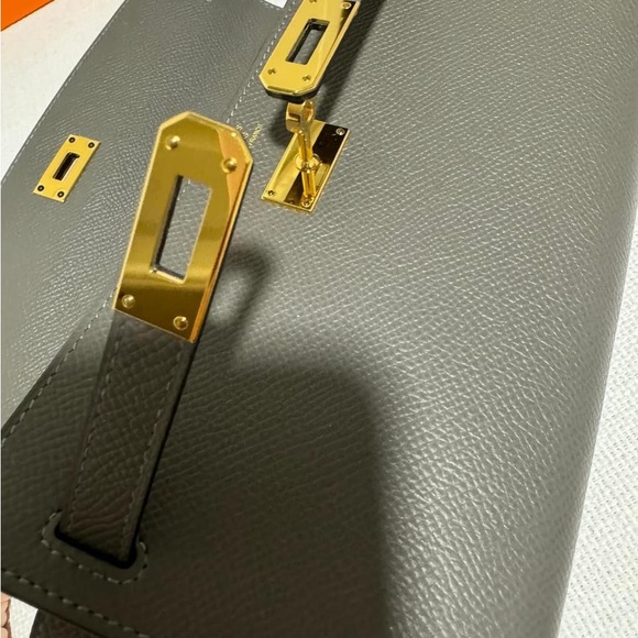 SOLD! Hermes Kelly To Go, Unused. Full set. Gris Meyer Gold Hardware. - Picture 10 of 12